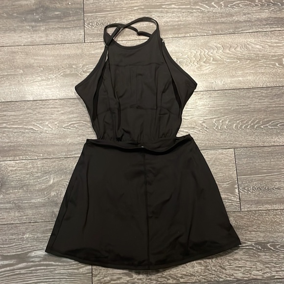 Garage athletic dress - Picture 3 of 3